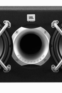 Vuoi far vibrare la tua macchina? Questo subwoofer doppio JBL GT5-2402BR da 1600 watt ti metterà al centro dell'esperienza sonora definitiva.